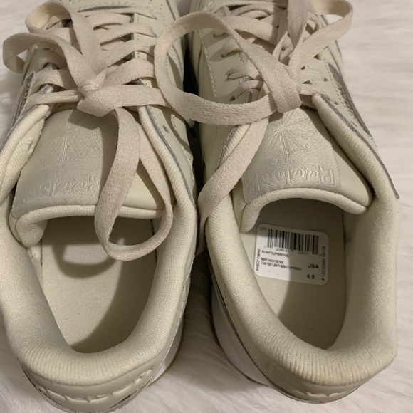 New Reebok shoes - Picture 2 of 6